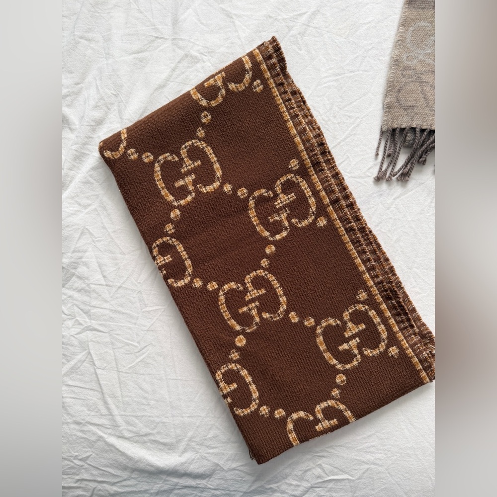 LIKE NEW GUCCI CHECK GG WOOL SCARF